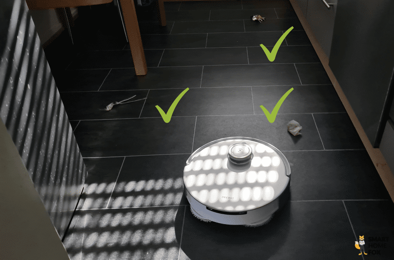 Das Ergebnis des ECOVACS DEEBOT T20 OMNI bei Hinderniserkennungstest von sehr schmalen Objekten ist zu sehen.